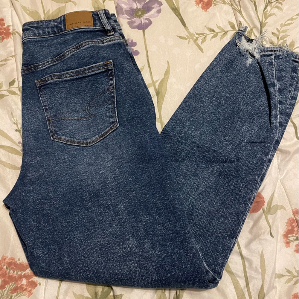 American Eagle size 10 Long Highest Rise Mom Jeans Stretch Distressed